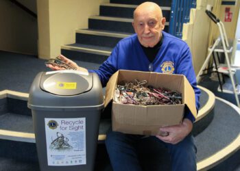 Lions want your  unwanted specs!