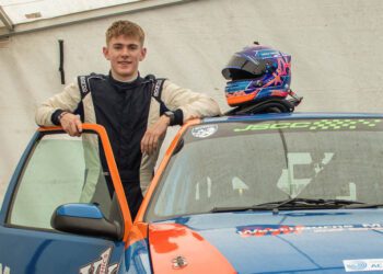 Teenager finishes season in front of 25,000 fans at Brands Hatch!
