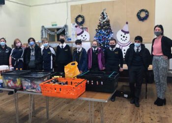 Melksham Oak pupils donate to foodbank and help the homeless