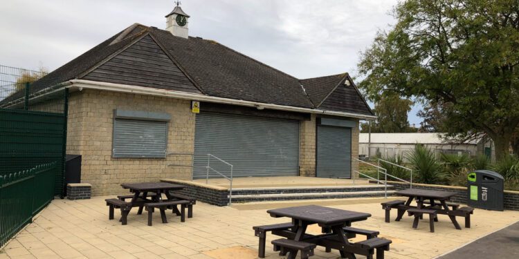 ‘Embarrassed’ town council agree plan for park café