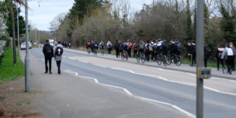 Parish council push for new safe access to Oak School