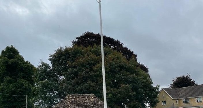 Ukrainian  teenagers mark country’s Independence Day in Holt