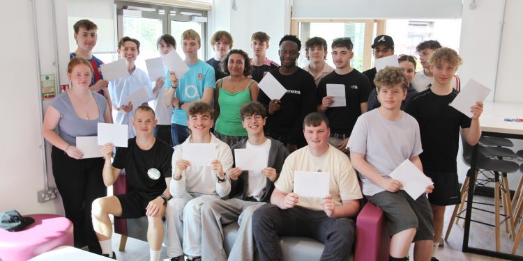 Students shine in A-level and GCSE exams at Melksham Oak