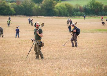 Solid gold Roman ring among 400 artefacts found at metal detecting rally
