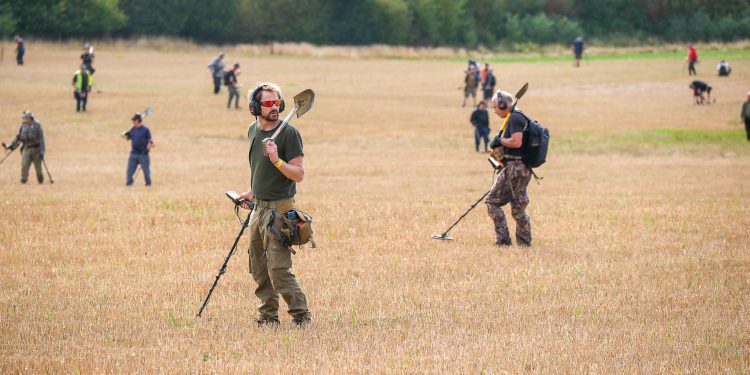 Solid gold Roman ring among 400 artefacts found at metal detecting rally