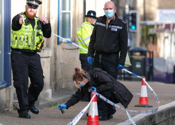 Man attacked with hammer in town centre