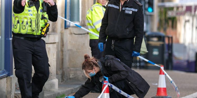 Man attacked with hammer in town centre