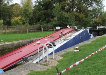Canal boats trapped in lock at Seend