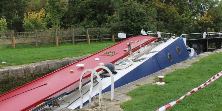 Canal boats trapped in lock at Seend