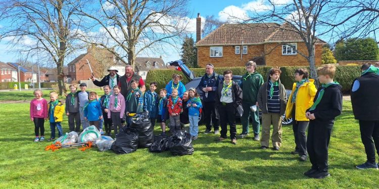Community litter pick in Bowerhill