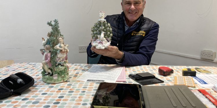 Antiques expert returns for free valuation day
