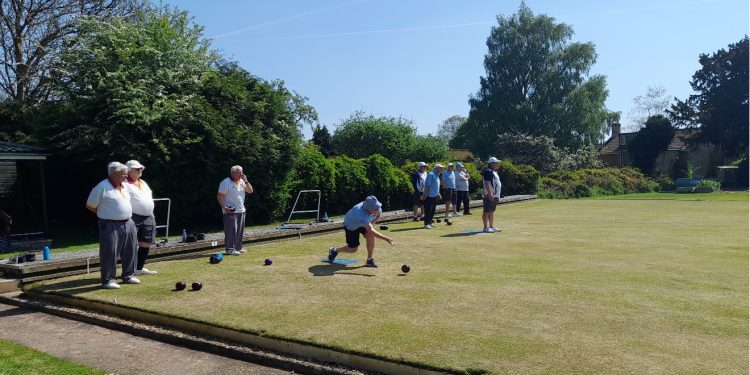 Bowls club opens green to community