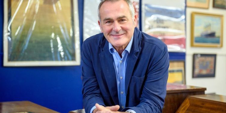 Royal role for antiques TV star