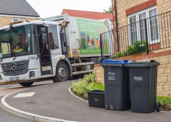 4,000 sign petition to save fortnightly bin collections