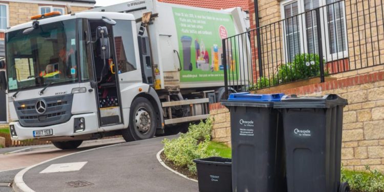 4,000 sign petition to save fortnightly bin collections