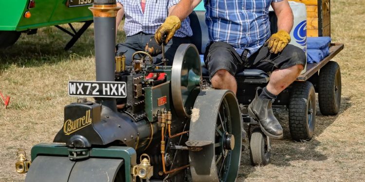 Couple to take on steamroller fundraising journey