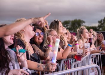 Hundreds enjoy live music event in Melksham