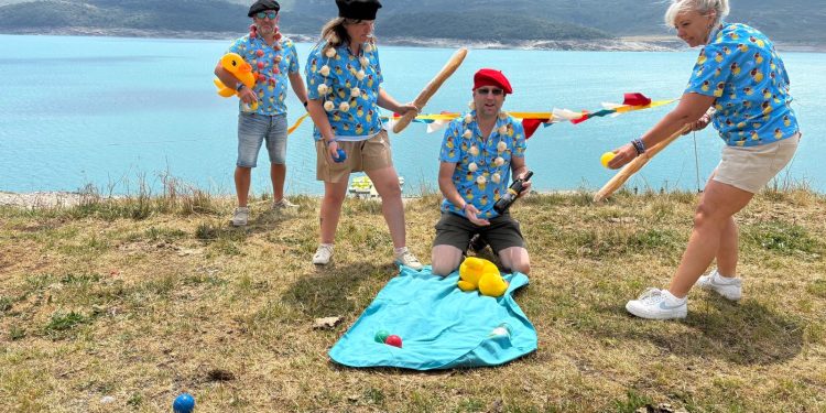 Friends’ ‘Duck Mobile’ adventure raises thousands